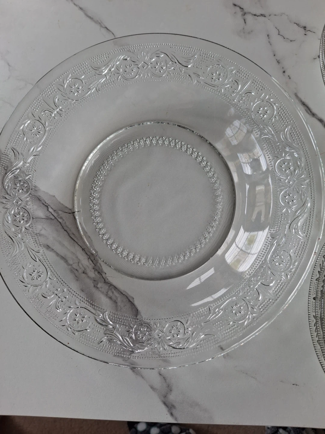 6 small clear glass plates with one matching shallow bowl - photo 3