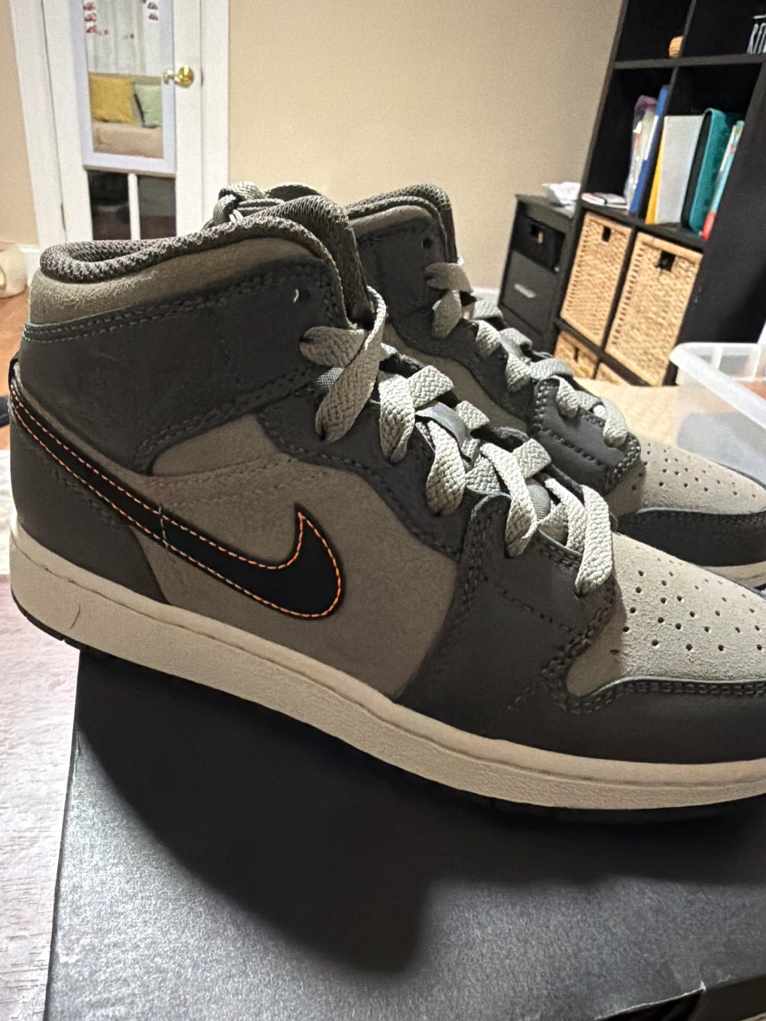 Nike Air Jordan 1 Mid SE BG Toddler Shoes - photo 2