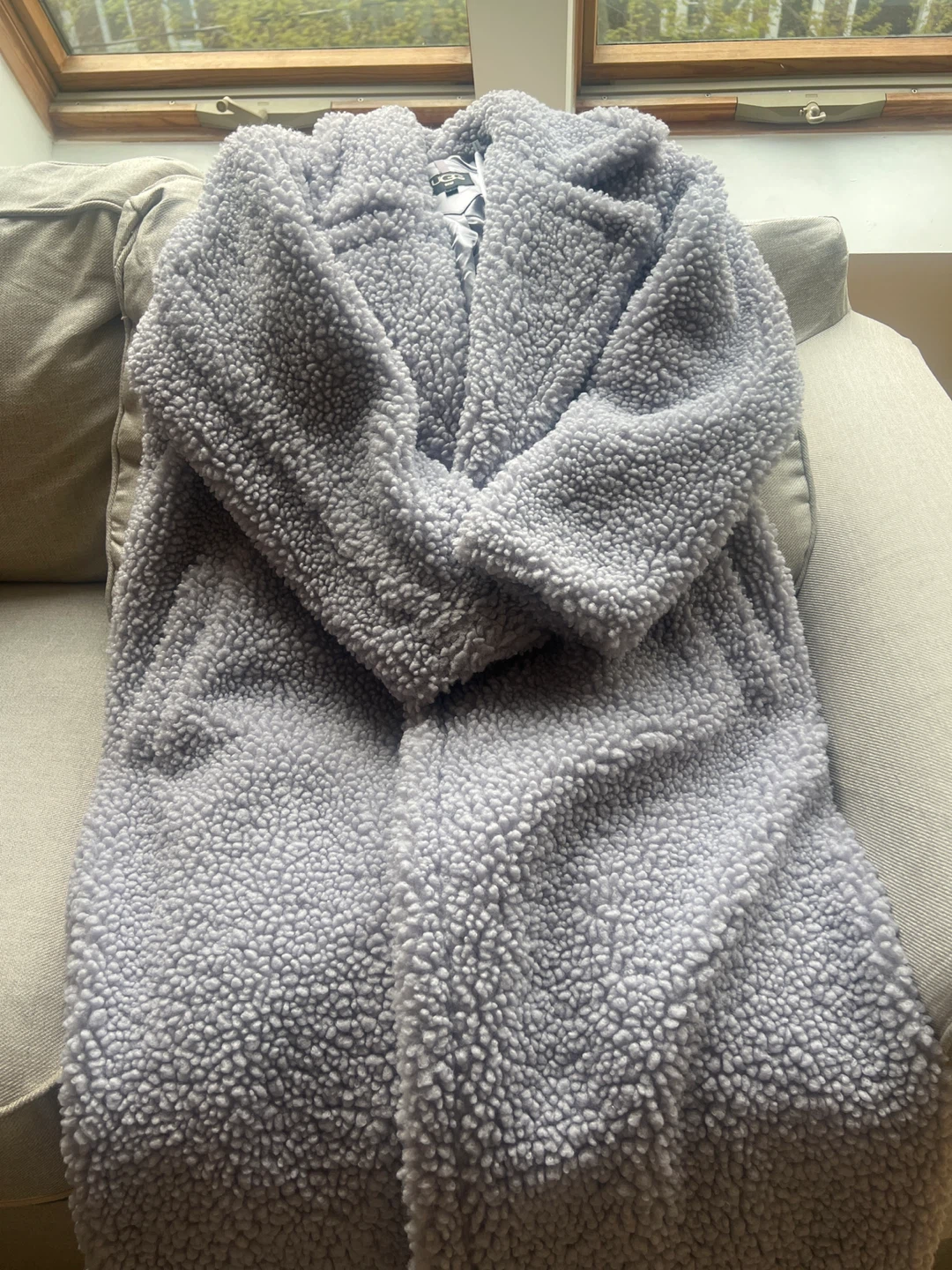 UGG RTW Teddy Coat Size L - photo 3