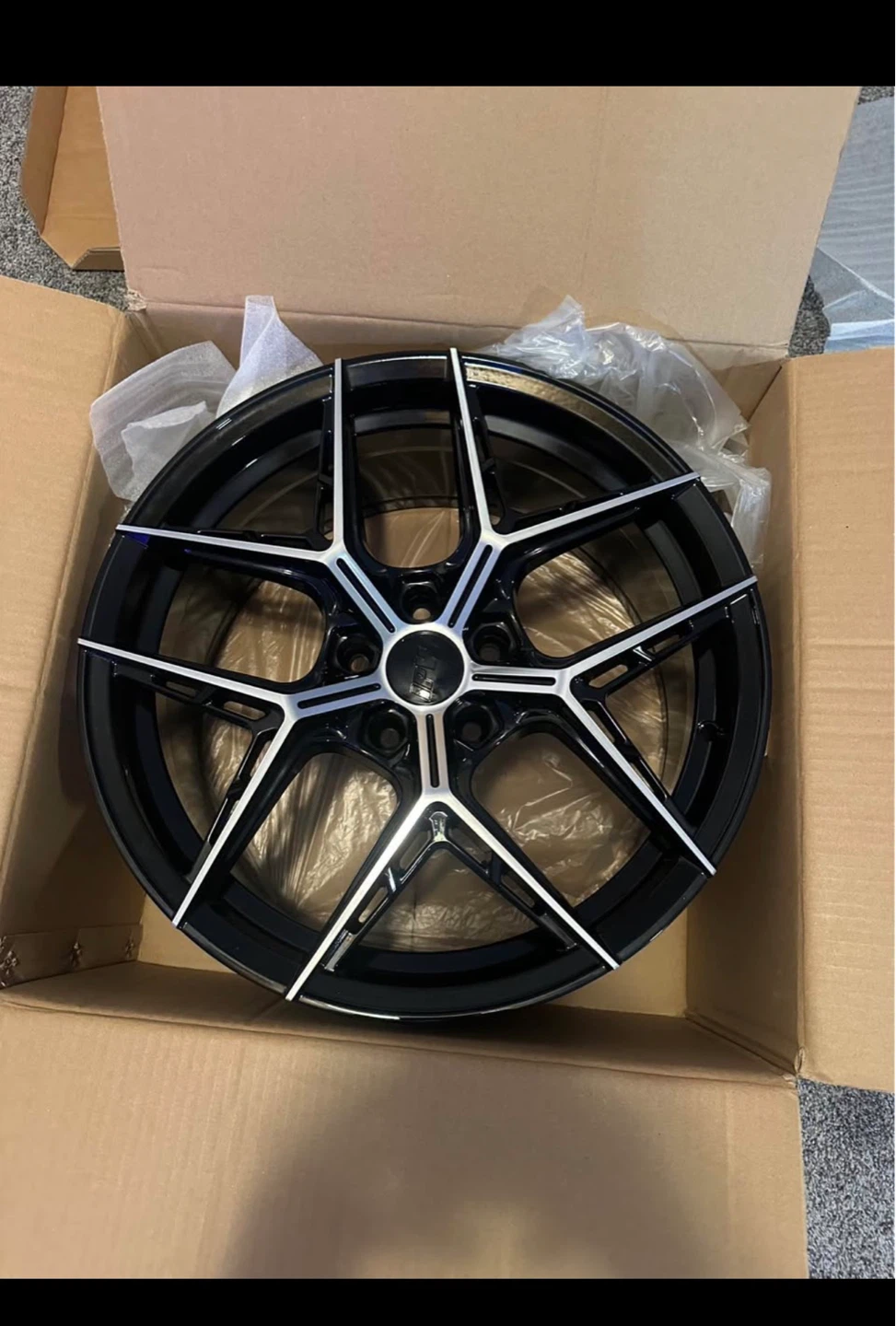 Black and Silver 5-Spoke Alloy Wheel Rim - photo 2