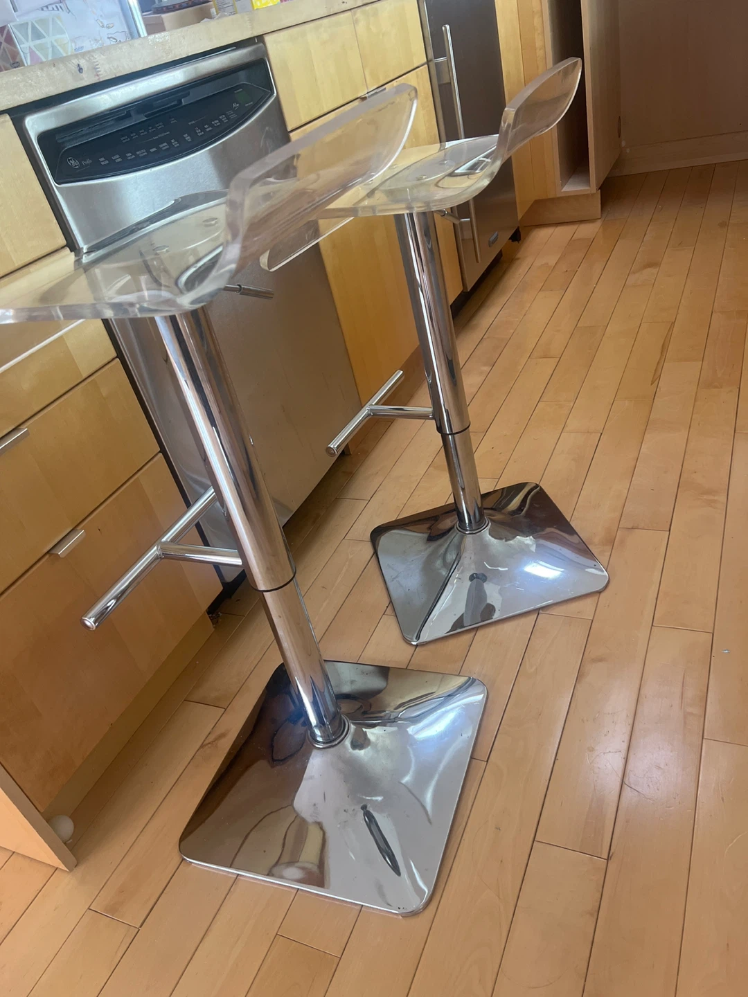 Clear Acrylic Bar Stools - Set of 2 - photo 3