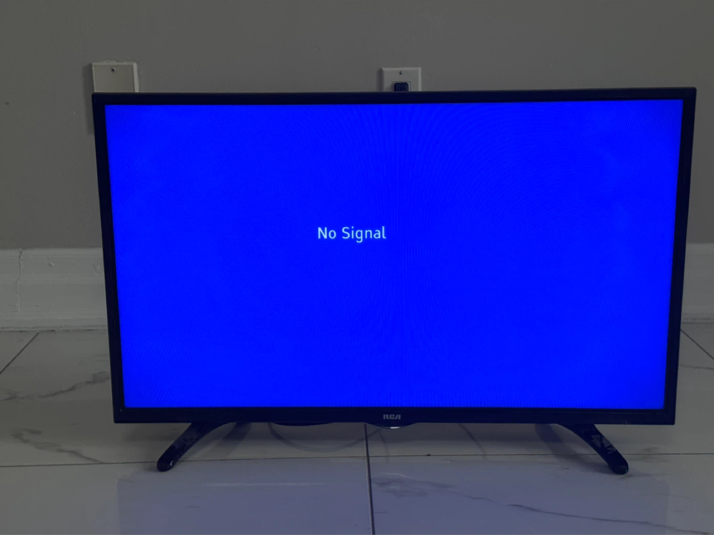 RCA 32" LED TV - Model RLDE3279A-SM