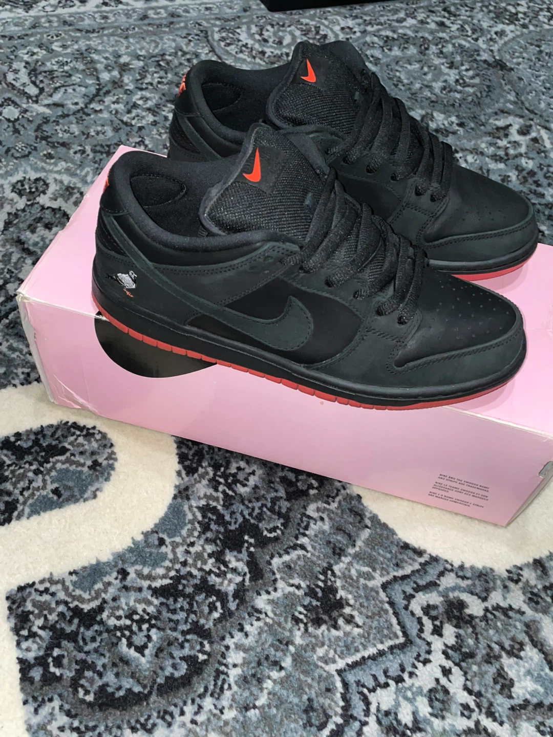 Nike SB Dunk Low QS "Pigeon" Black Red Size 7.5 - photo 3