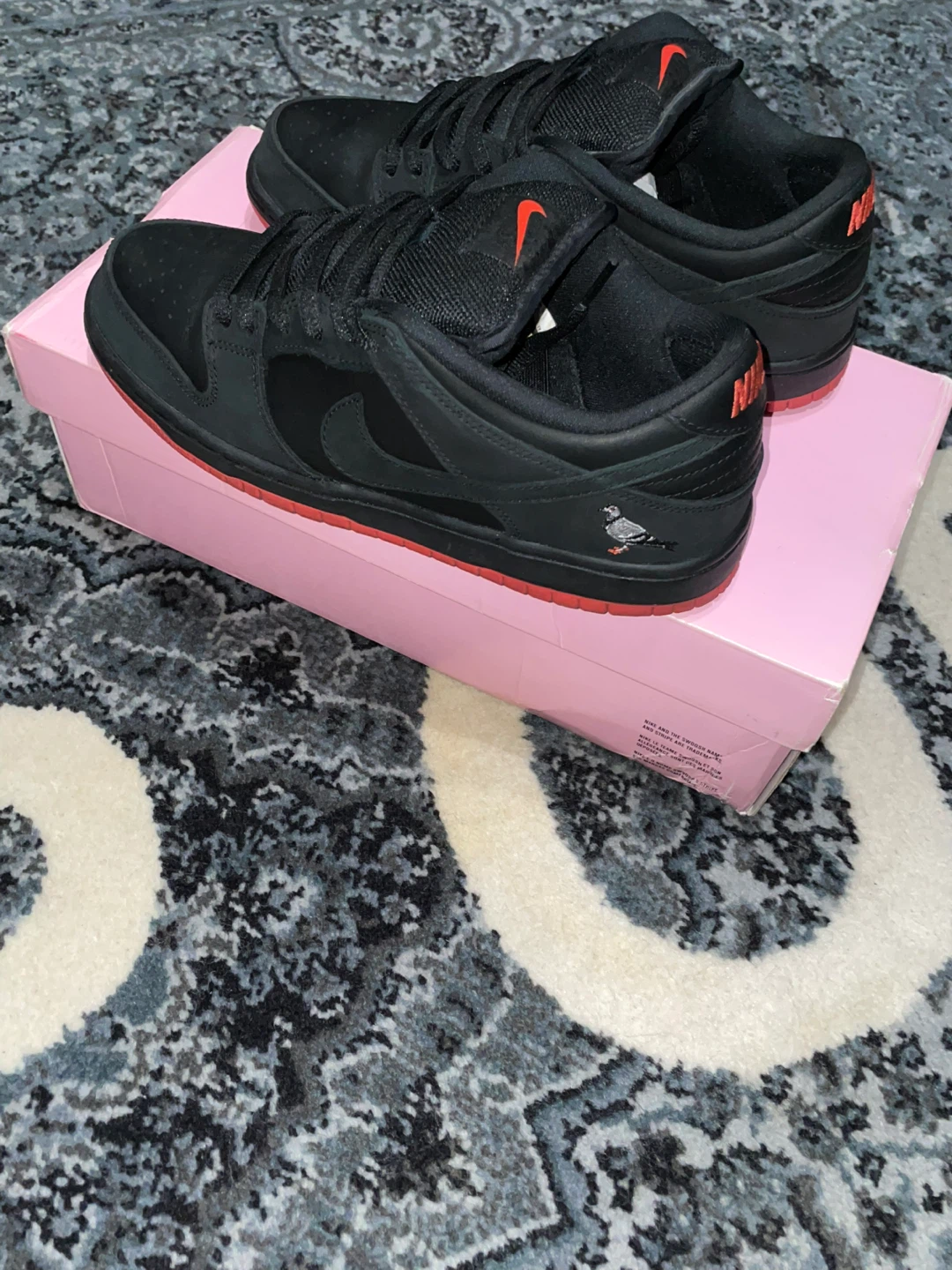 Nike SB Dunk Low QS "Pigeon" Black Red Size 7.5 - photo 5