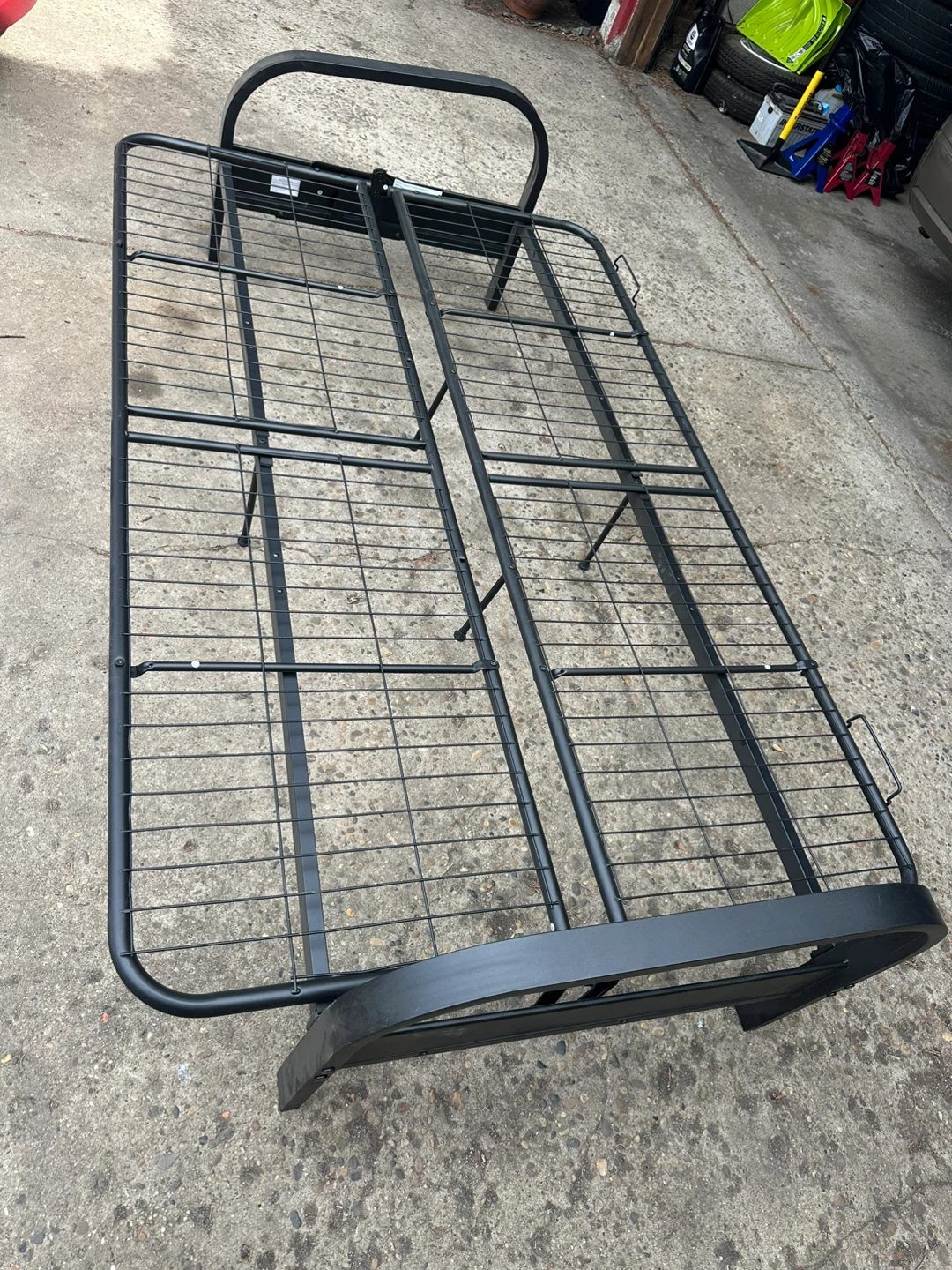Metal futon frame