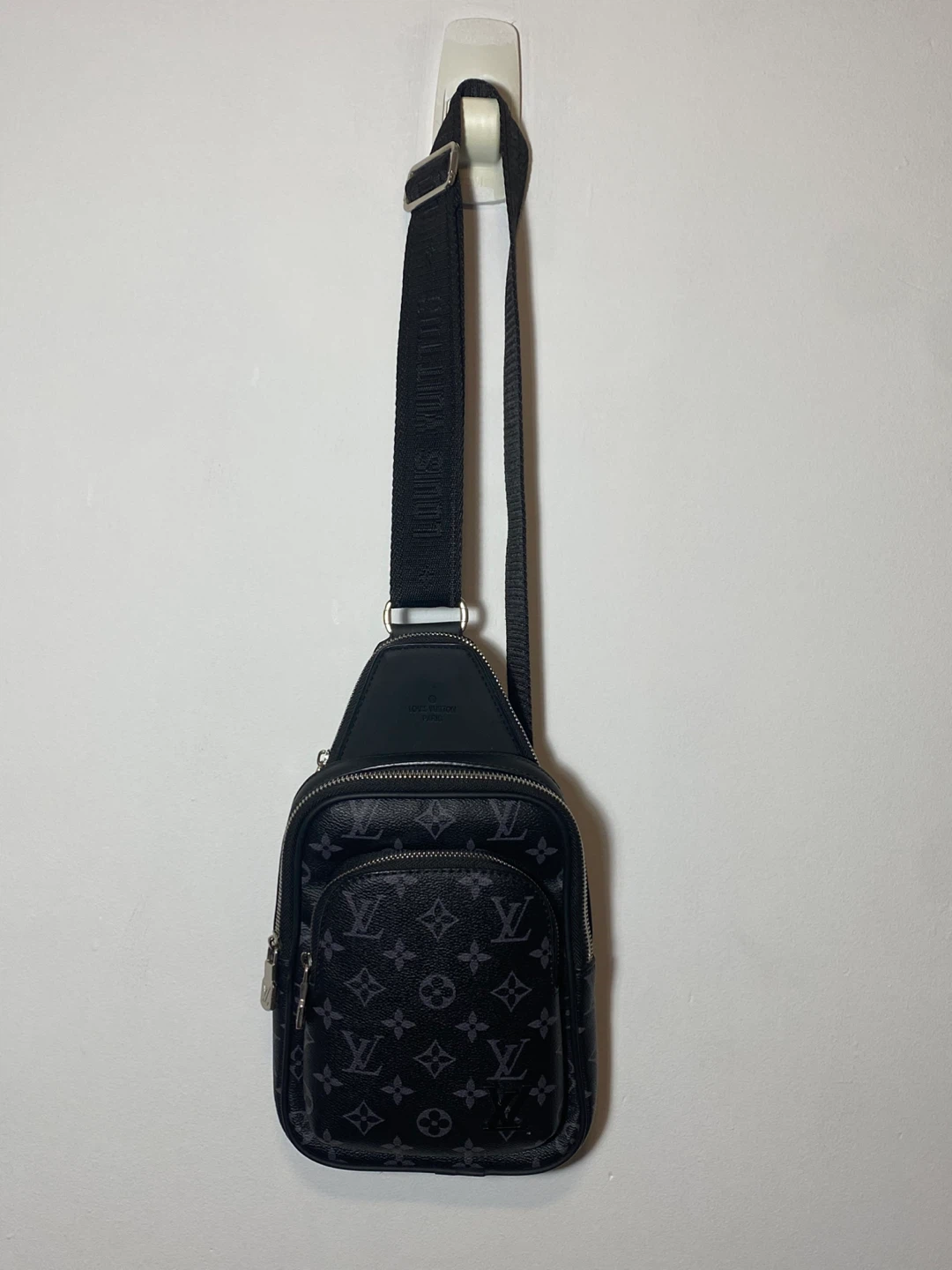 Louis Vuitton Sling Bag - photo 3