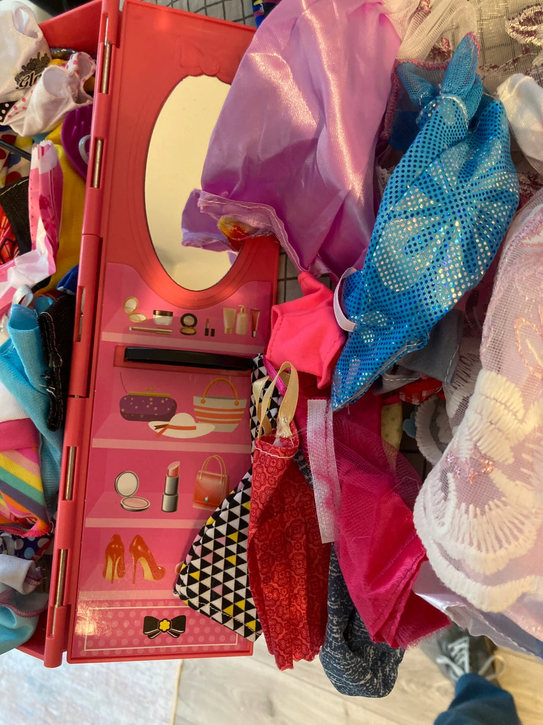 Doll Wardrobe with Accessories - photo 3