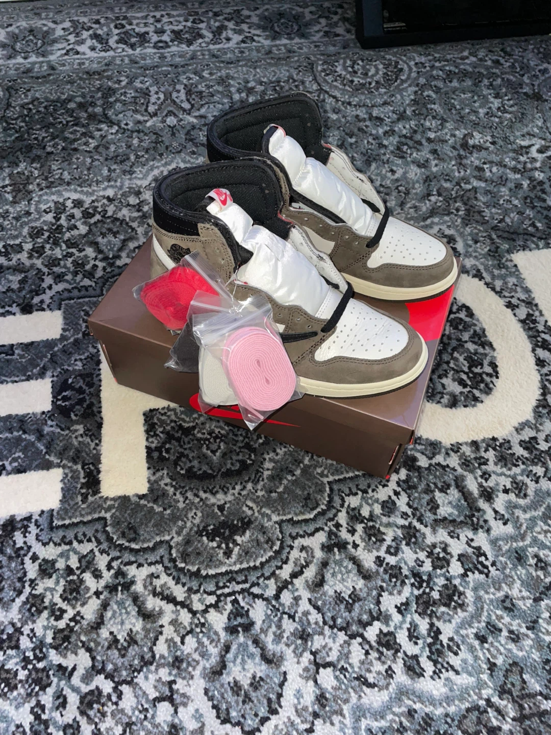Nike Air Jordan 1 High Travis Scott - photo 3