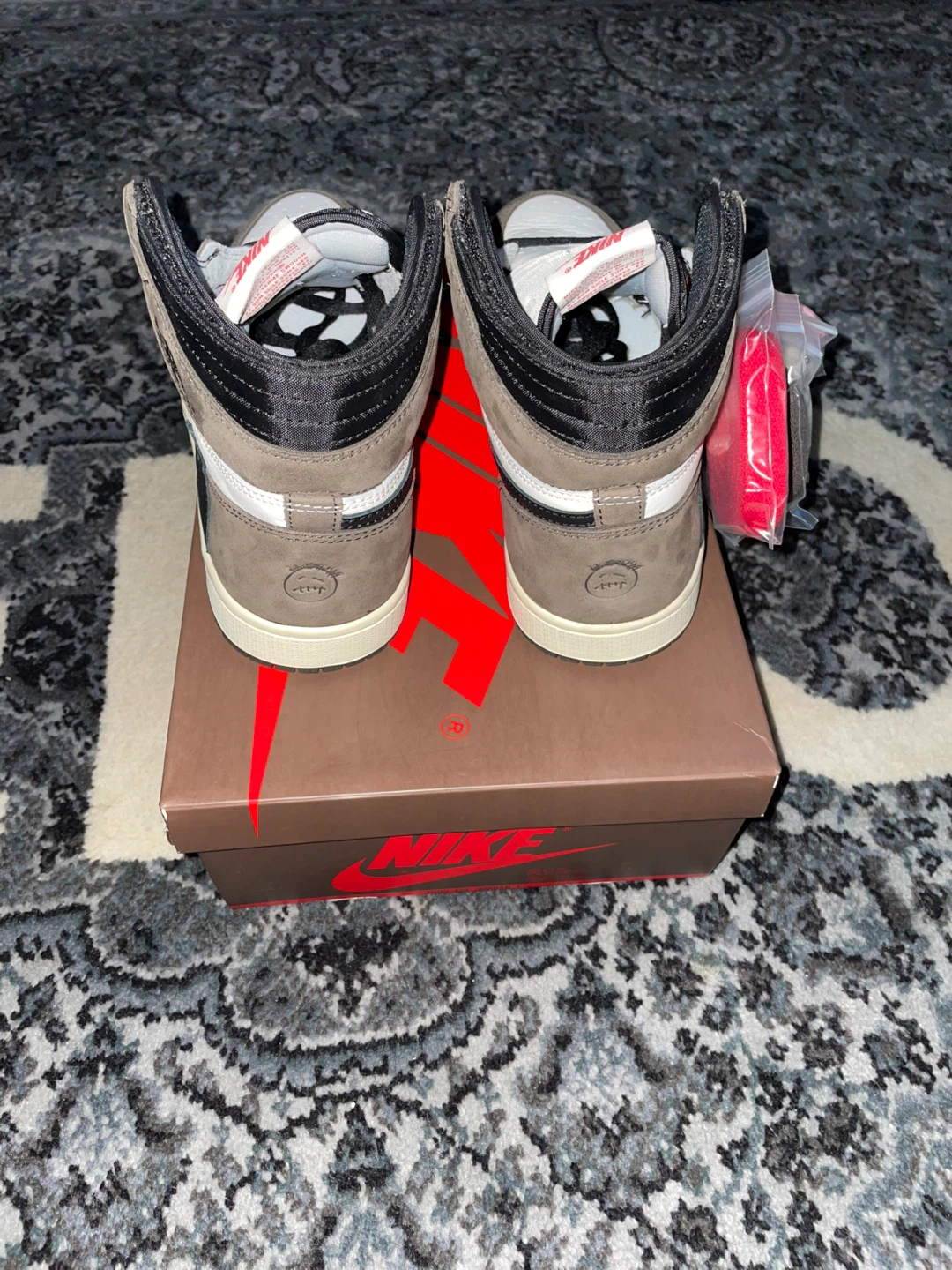 Nike Air Jordan 1 High Travis Scott - photo 5