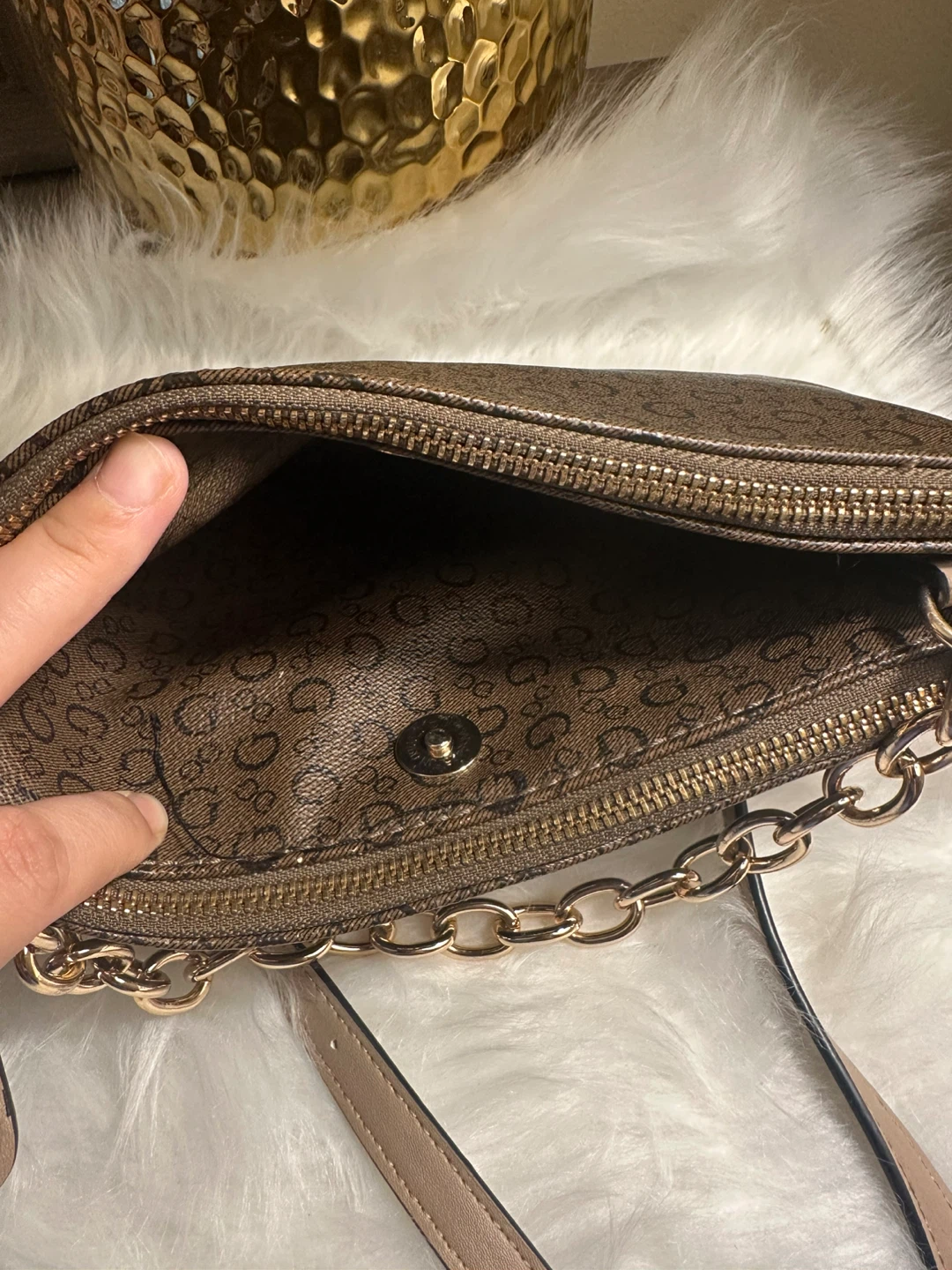Guess Brown Monogram Shoulder Bag - photo 3