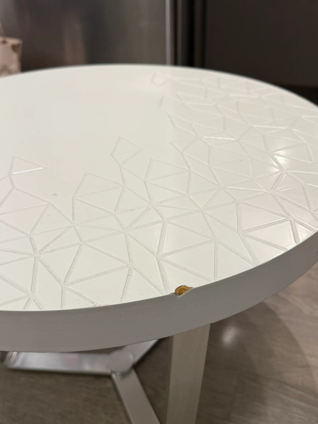 White Round Coffee Table with Geometric Pattern - photo 4