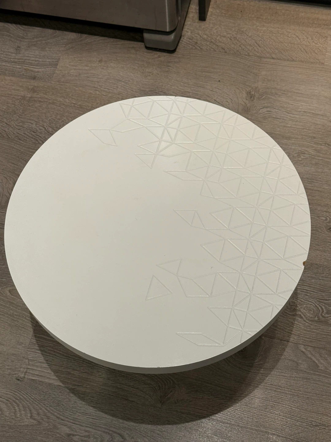 White Round Coffee Table with Geometric Pattern - photo 2