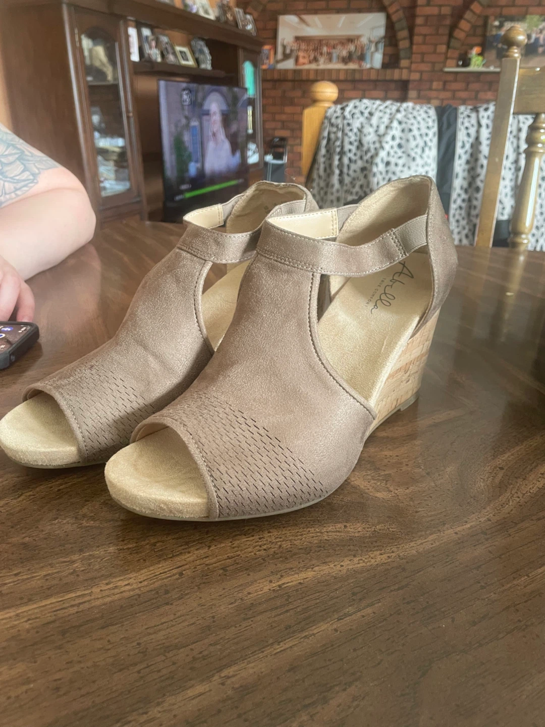 Aravella Women's Wedge Sandals