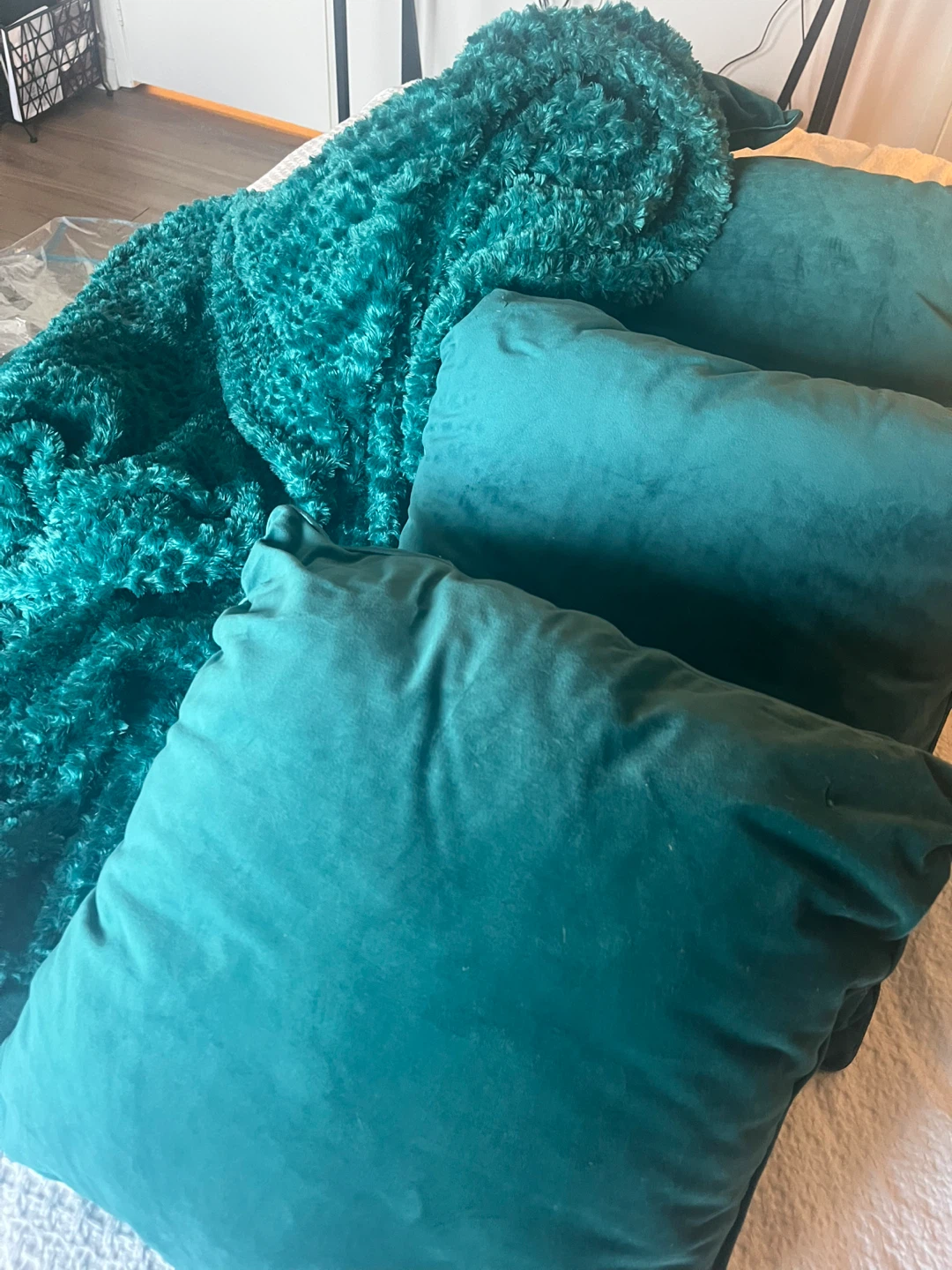 Teal Velvet Throw Pillows and Fuzzy Throw Blanket Set - photo 2