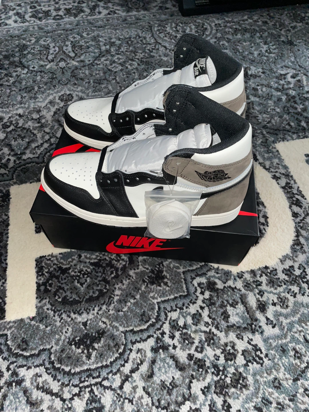 Nike Air Jordan 1 High OG "Dark Mocha" Sneakers - photo 5