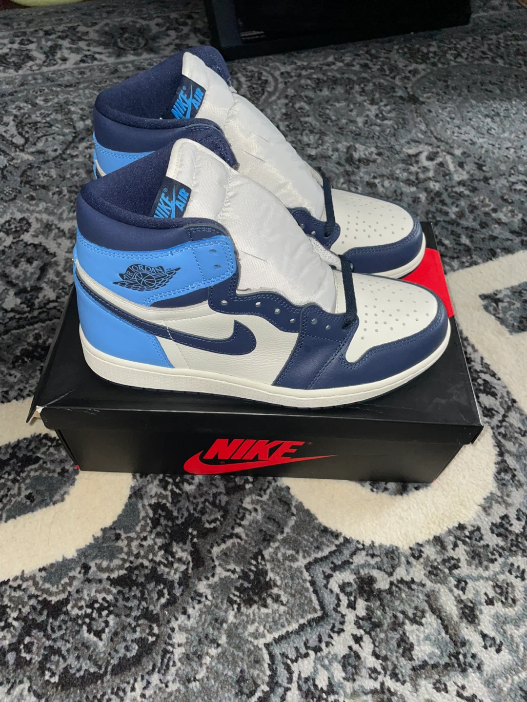 Air Jordan 1 High OG "University Blue" Sneakers - photo 4