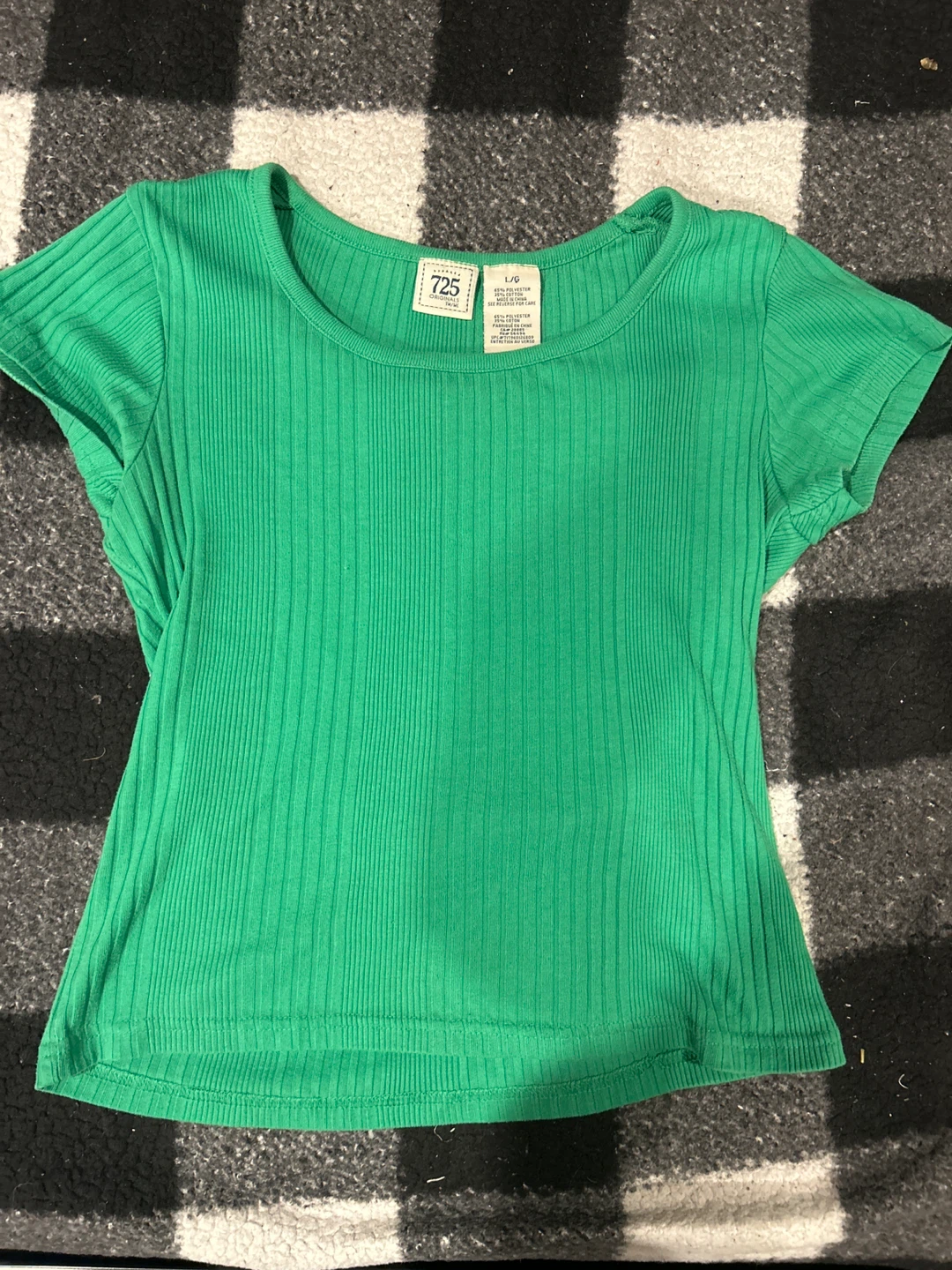 Green 725 ribbed shirt. Size Large