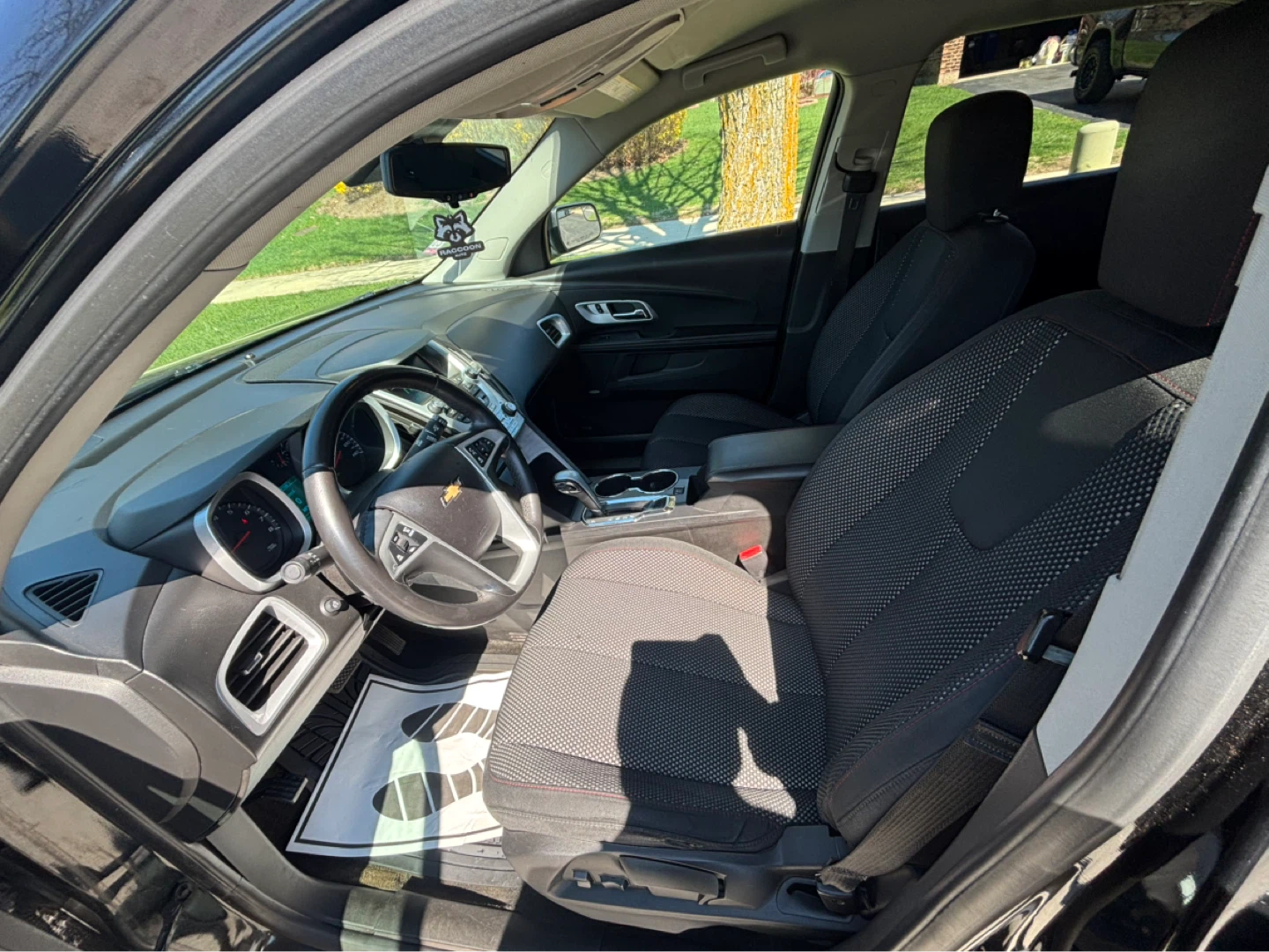 Black Chevrolet Equinox SUV - photo 4