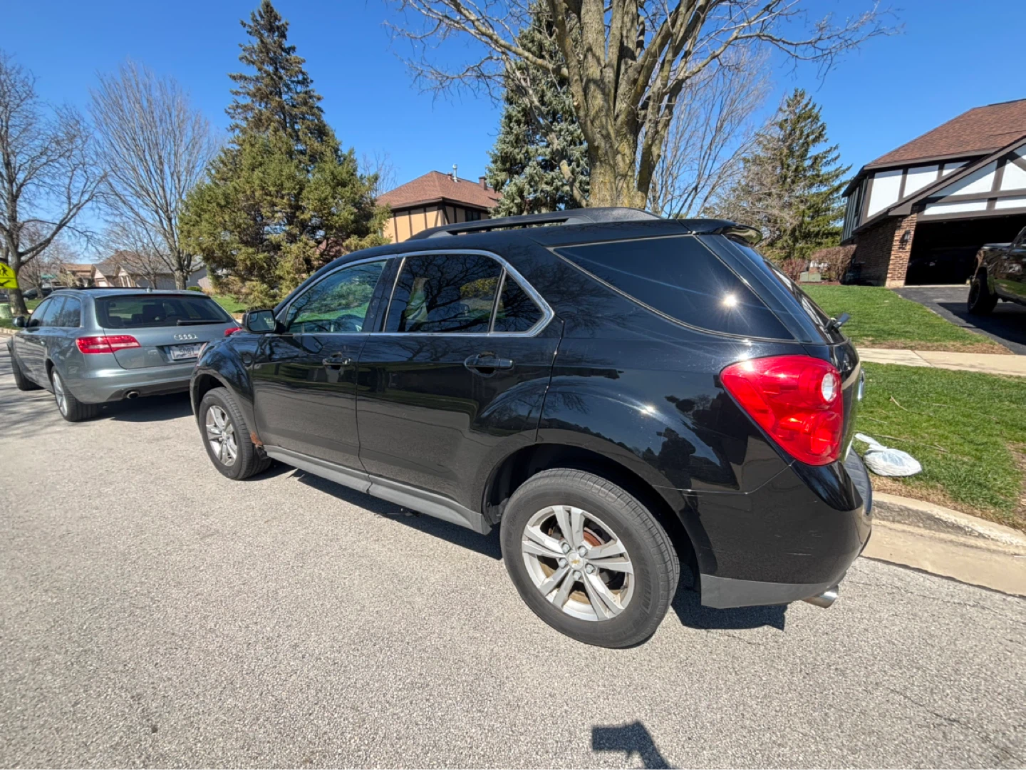 Black Chevrolet Equinox SUV - photo 3