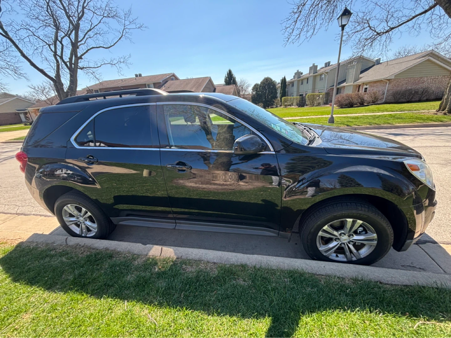 Black Chevrolet Equinox SUV - photo 2