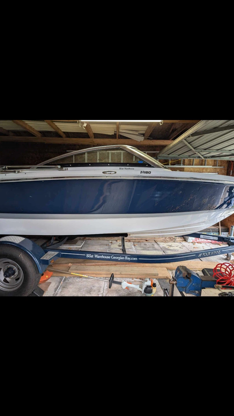 Four Winns Horizon 180 Boat (2015)