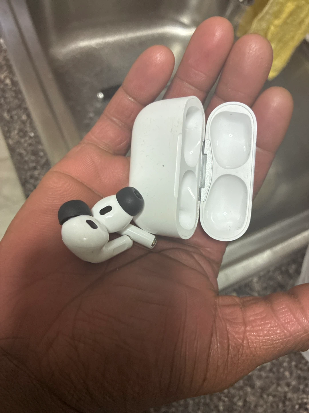 Apple AirPods Pro (2nd Generation) - photo 2