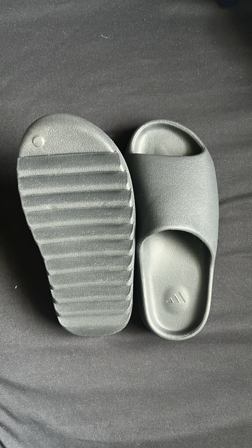 🖤🔥 Yeezy Slides (Onyx) Size 9 - photo 2