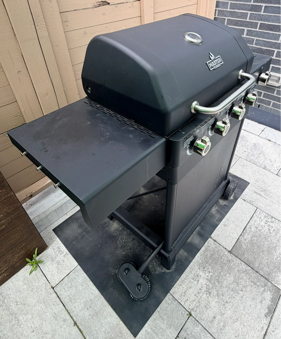 Master Forge Black Propane Gas Grill - photo 3