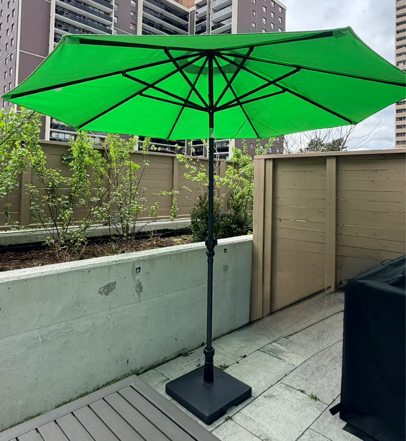 Green Patio Umbrella with Base Hudson Bay - photo 2