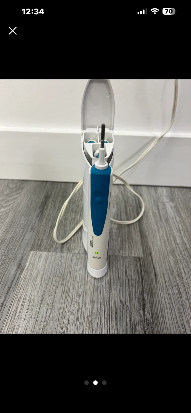 Braun Oral-B Electric Toothbrush with Charger & Brush Heads - photo 2