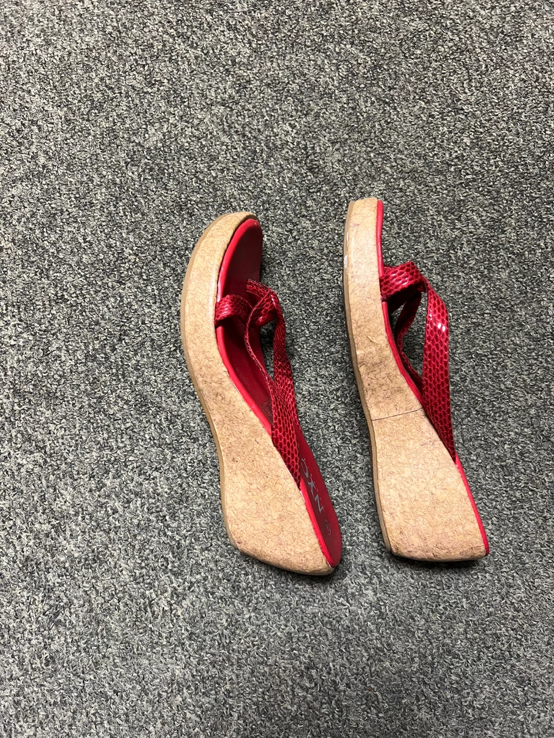 NYC Boutique Red Wedge Sandals Size 8 - photo 2
