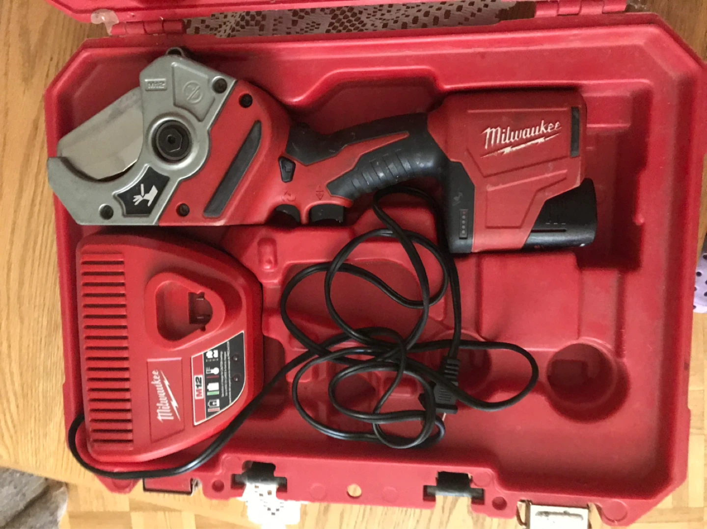 Milwaukee M12 Cordless Lancing Tool Kit with Charger
