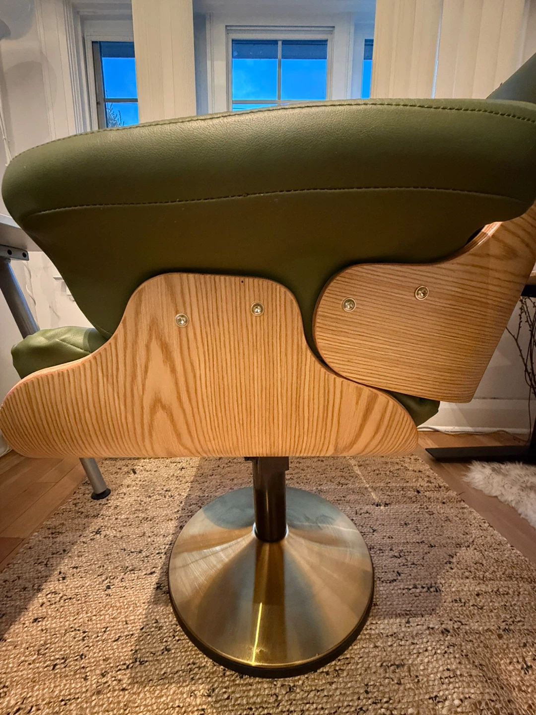 Green Leather Salon Barber Chair with Bamboo Frame - photo 4