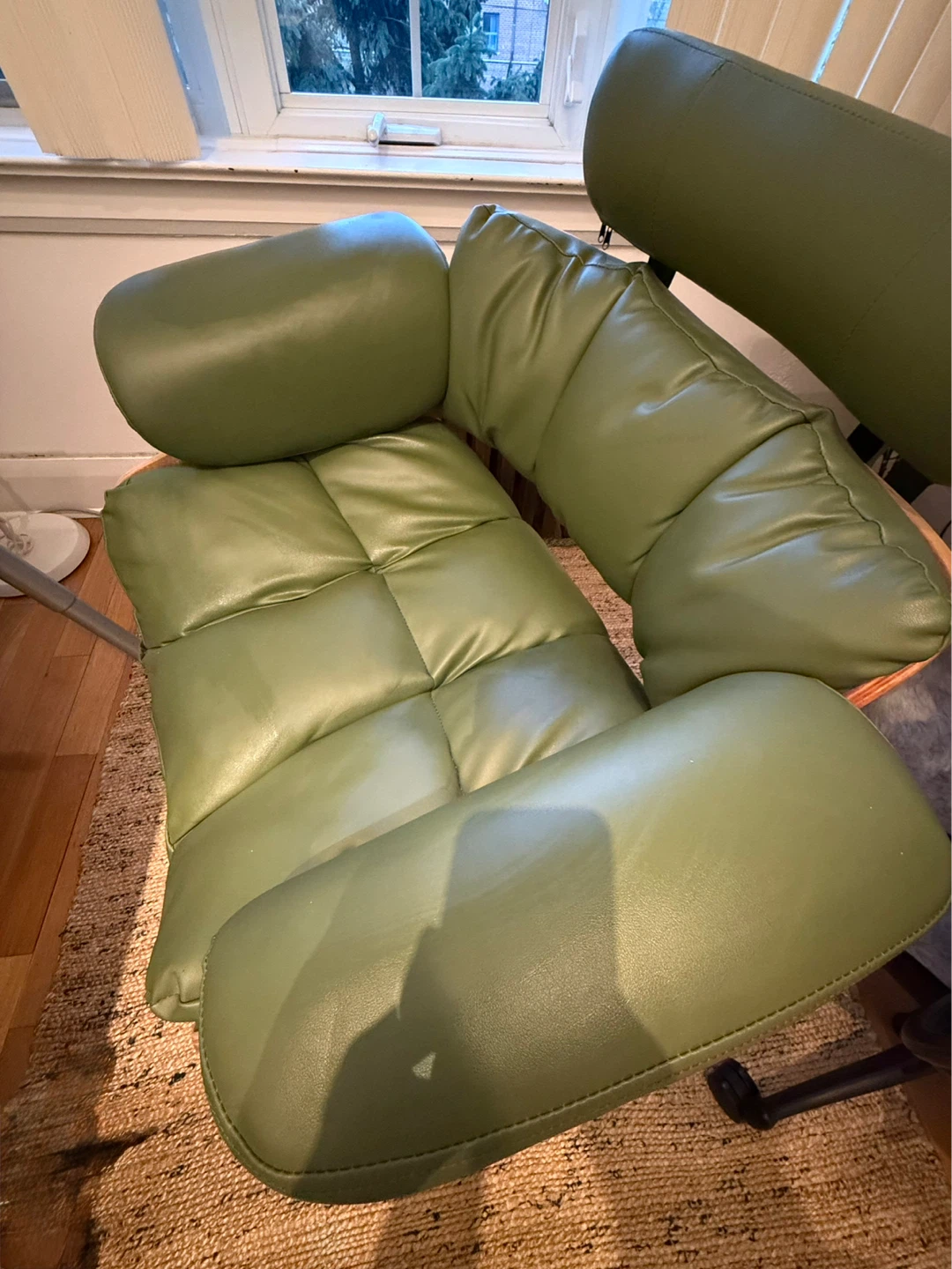 Green Leather Salon Barber Chair with Bamboo Frame - photo 3