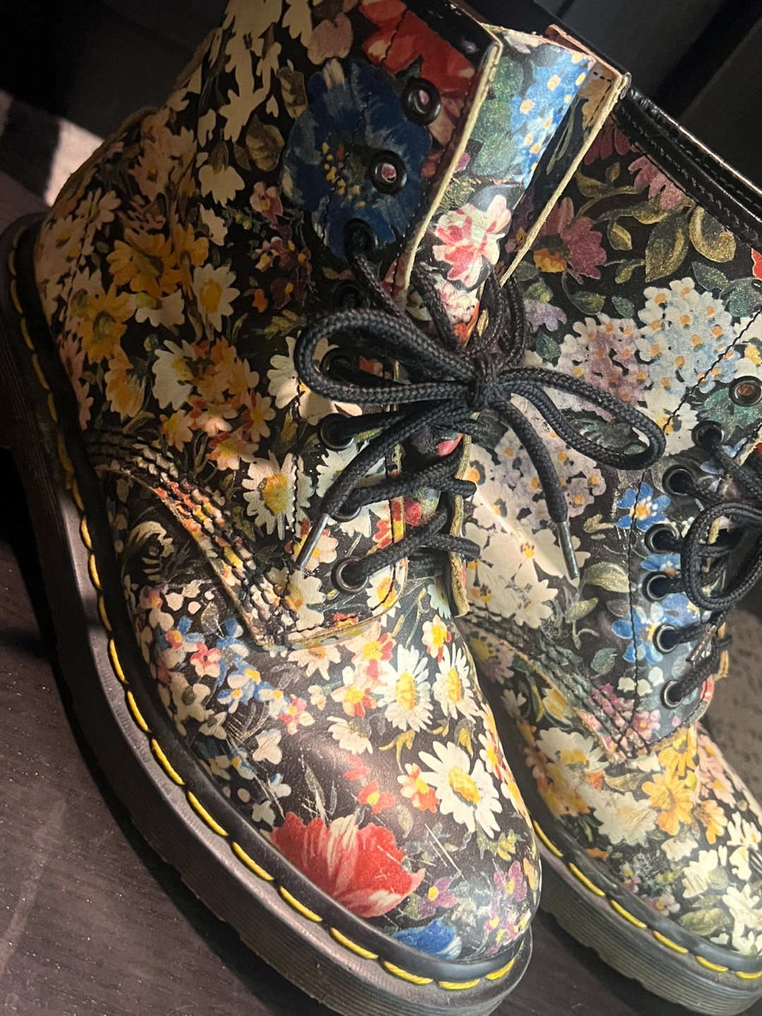 Dr. Martens Vintage Flower Combat Boots - Women’s Size 8 - photo 4