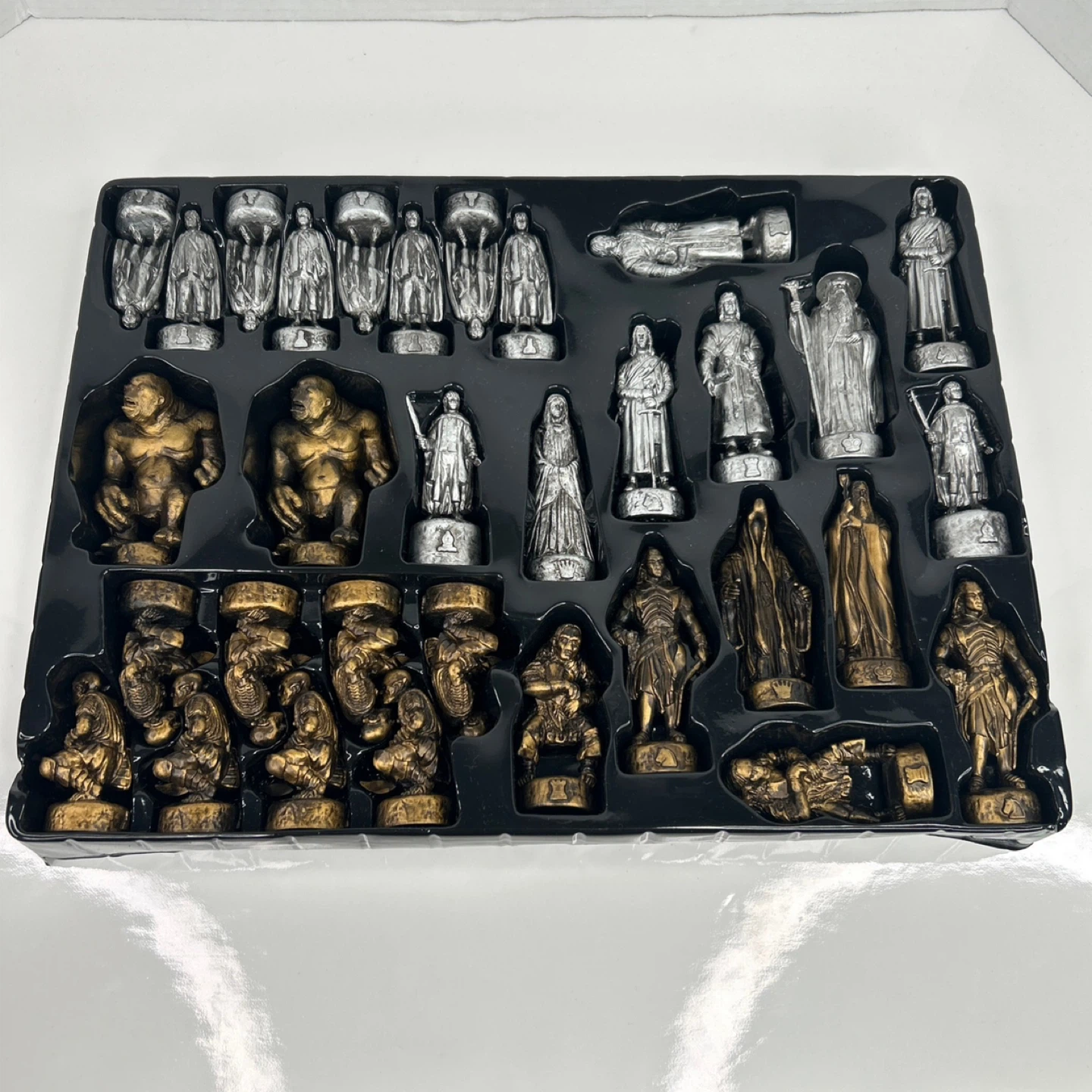 The Lord of the Rings Chess Set - photo 3