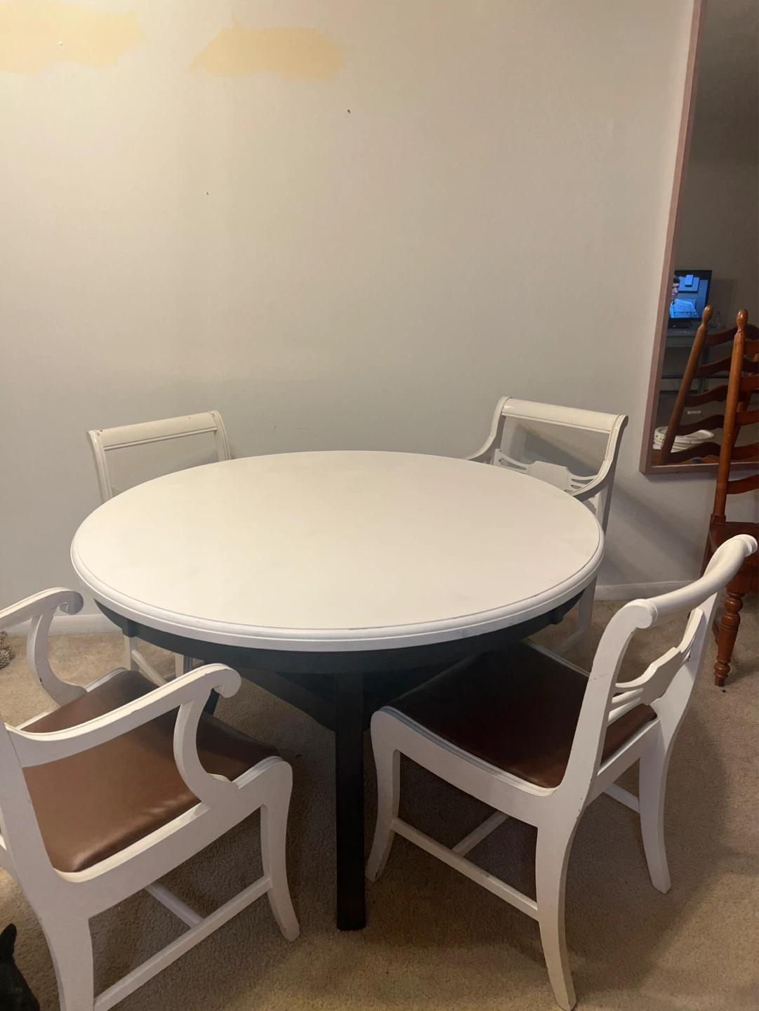 Round Dining Table with 4 Chairs
