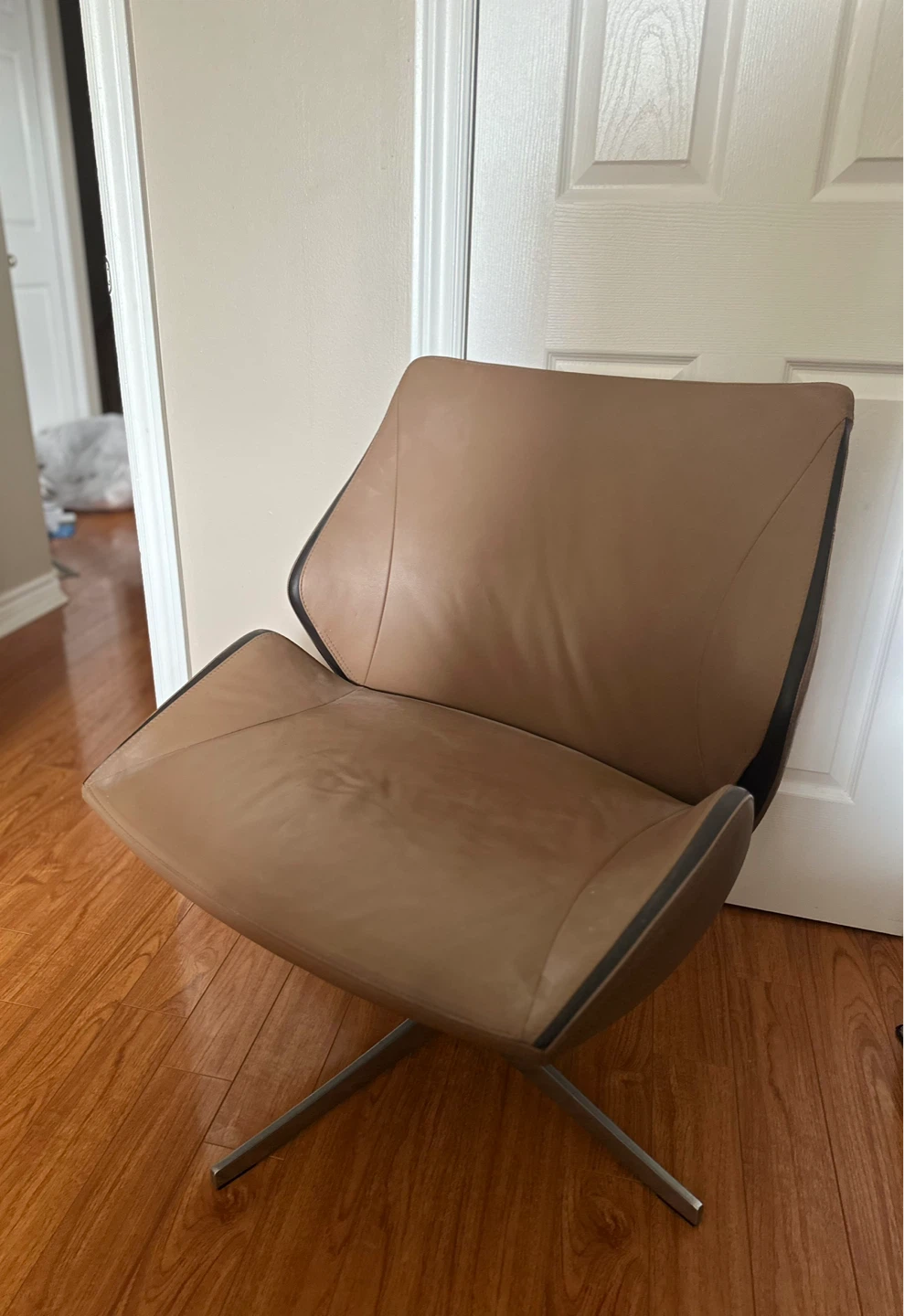 Modern Tan Leather Accent Chair - photo 2