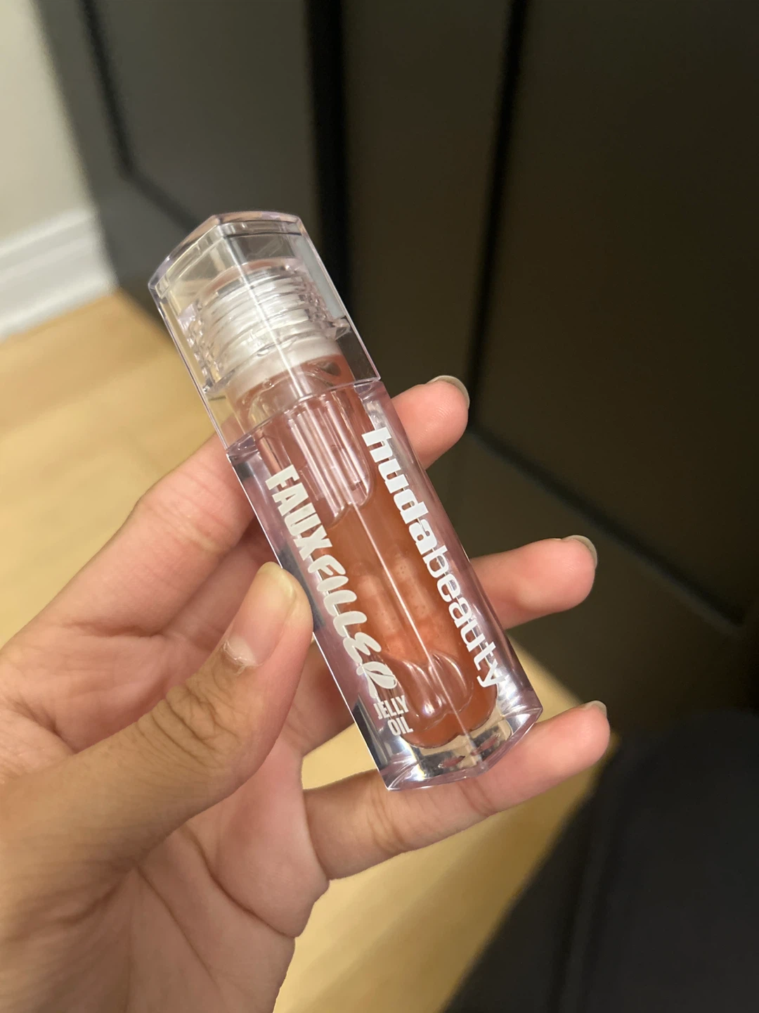 Huda Beauty Faux Filler Lip Oil - Juicy Peach - photo 3