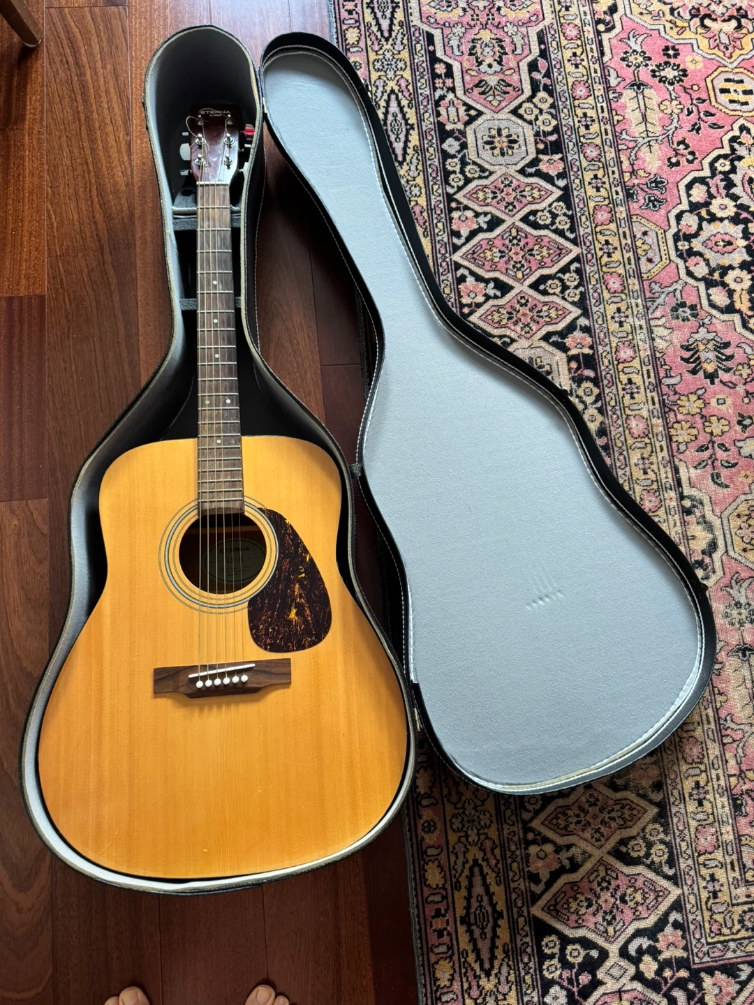 Eterna by Yamaha Acoustic Guitar with Hard Case