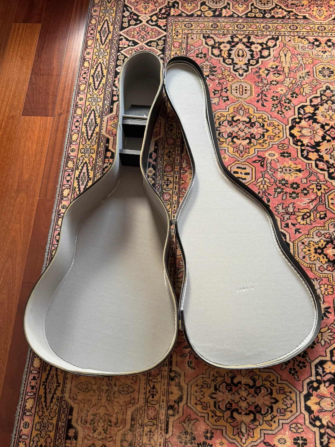 Eterna by Yamaha Acoustic Guitar with Hard Case - photo 4