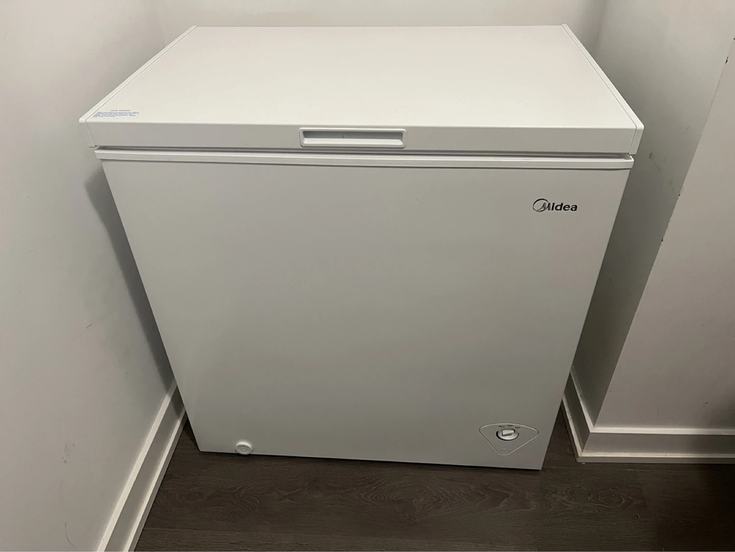 Midea MRC070S0AWW Chest Freezer, 7.0 Cubic Feet, White - photo 2