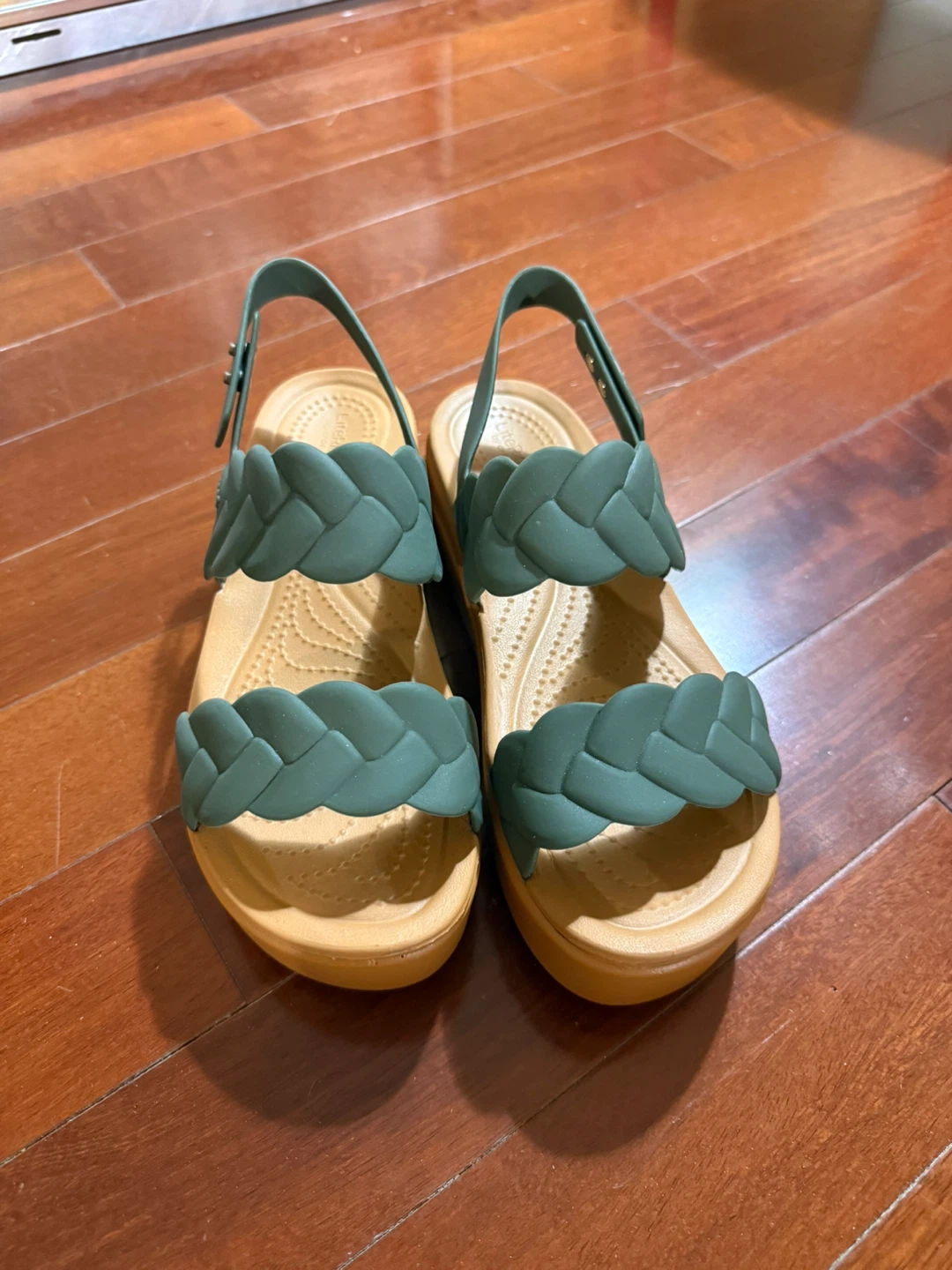 Crocs Women's Size 8 Sandals