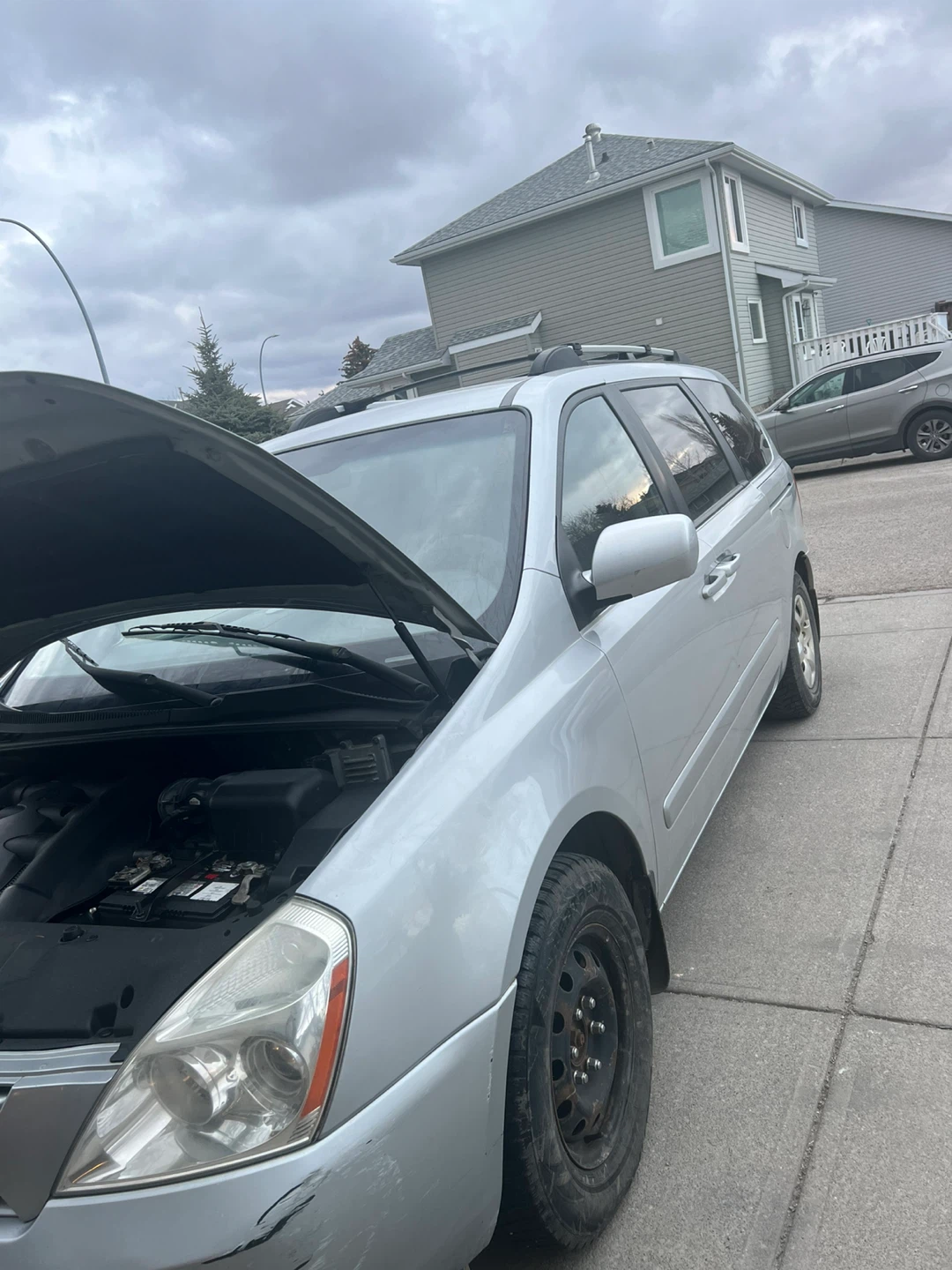 Silver Kia Sedona Van - photo 5