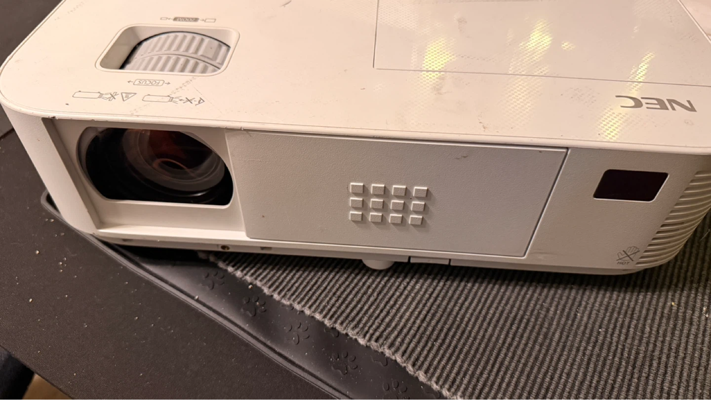 NEC NP-M323X Projector - photo 5