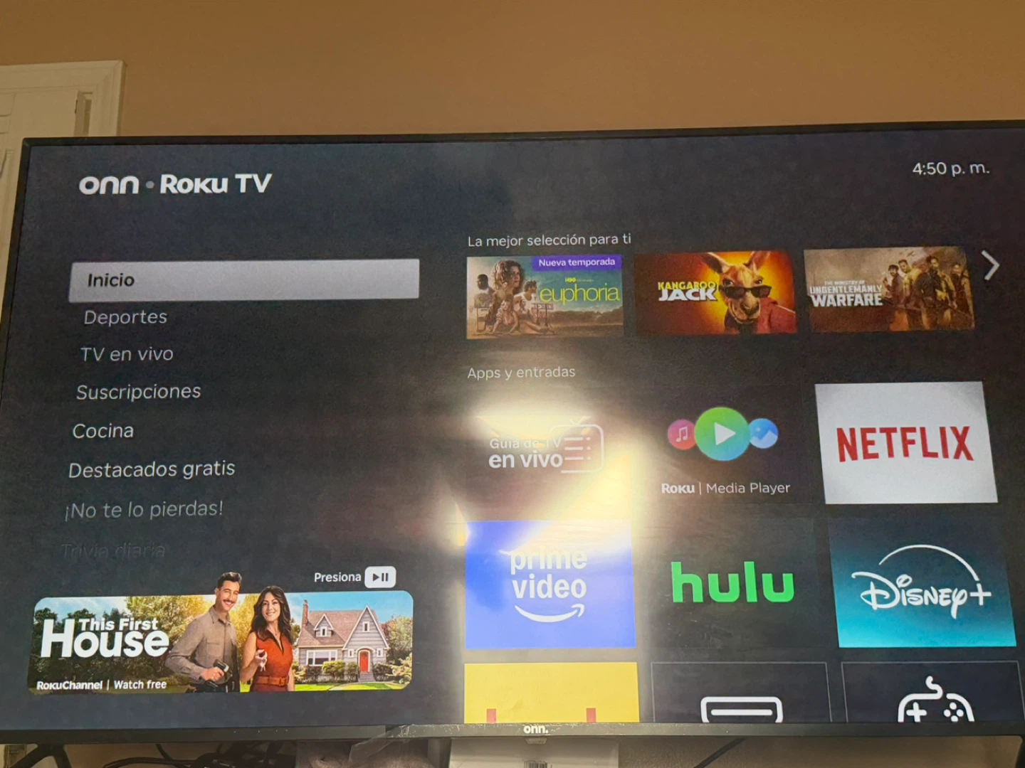 onn. Roku TV 65”