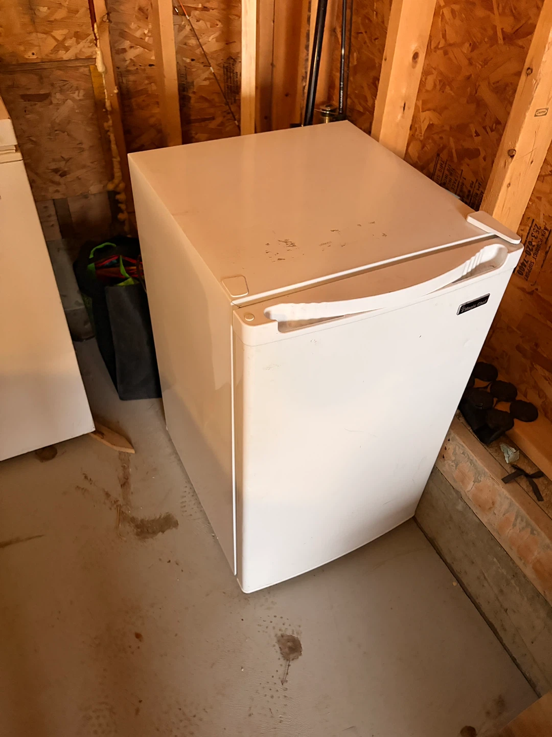 Magic Chef White Mini Fridge - photo 3