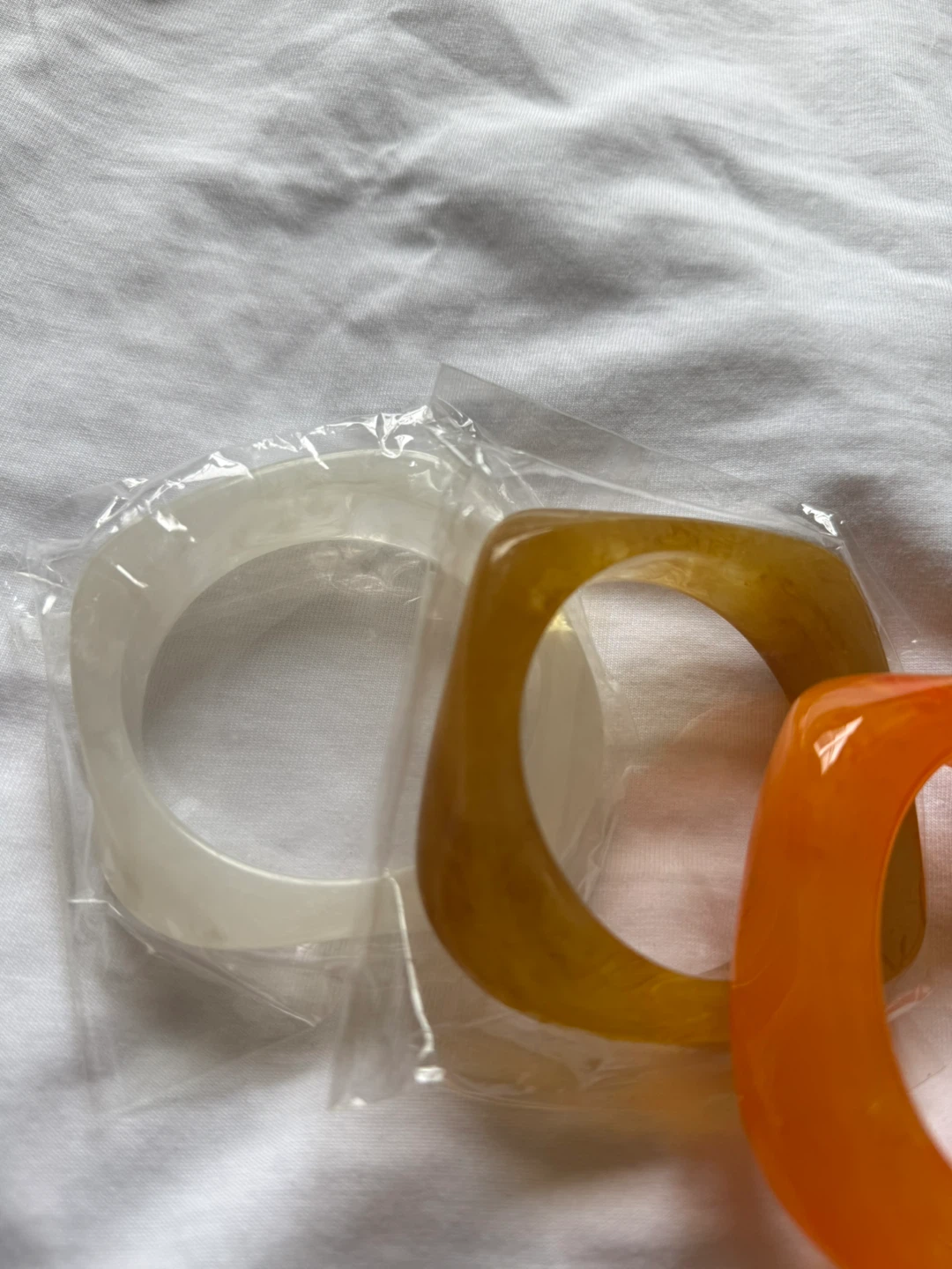 Set of 3 Vintage Resin Bangles - photo 2