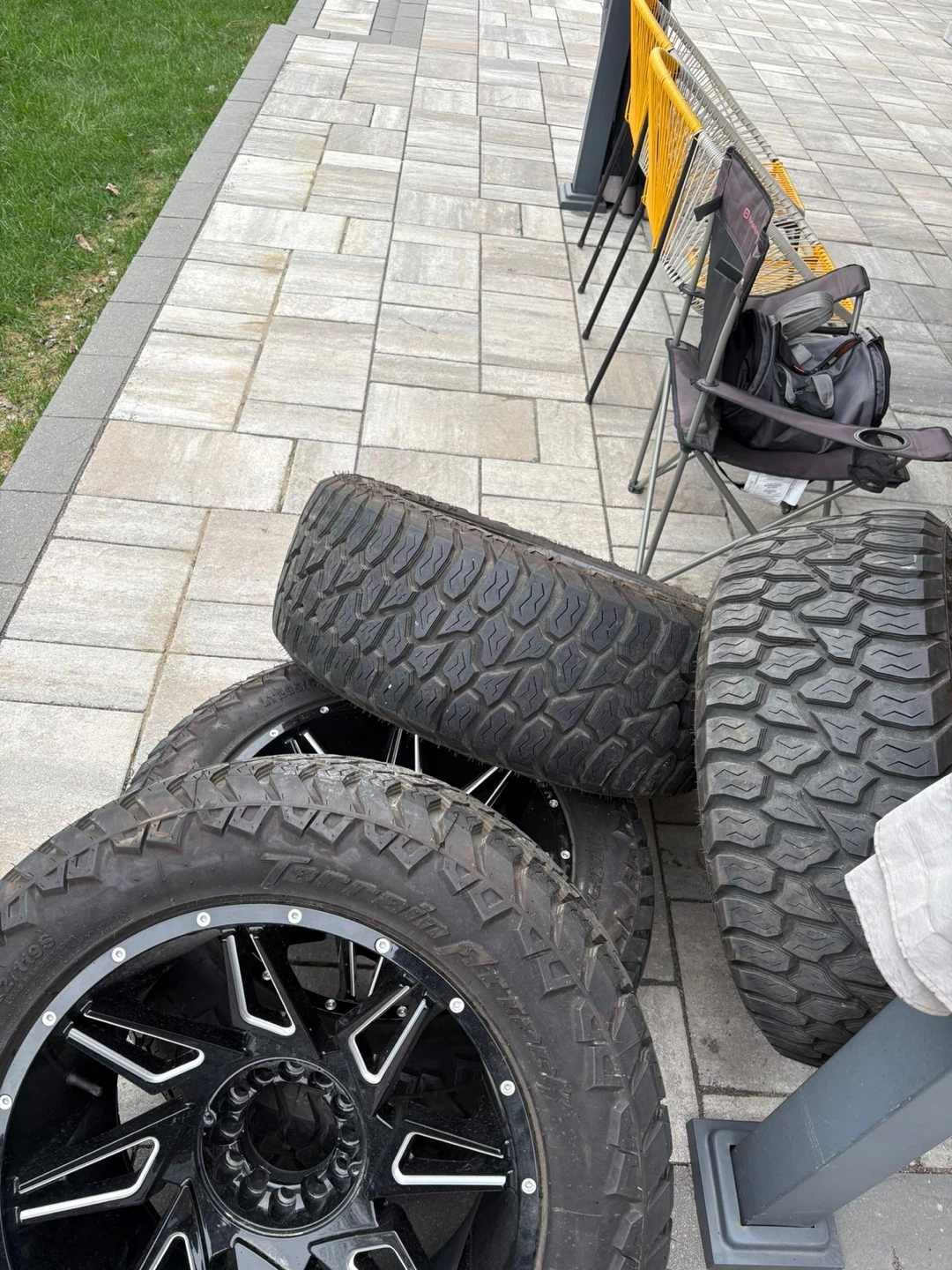 Set of 4 Off-Road Gripper M/T Tires on 20" Wheels - photo 5