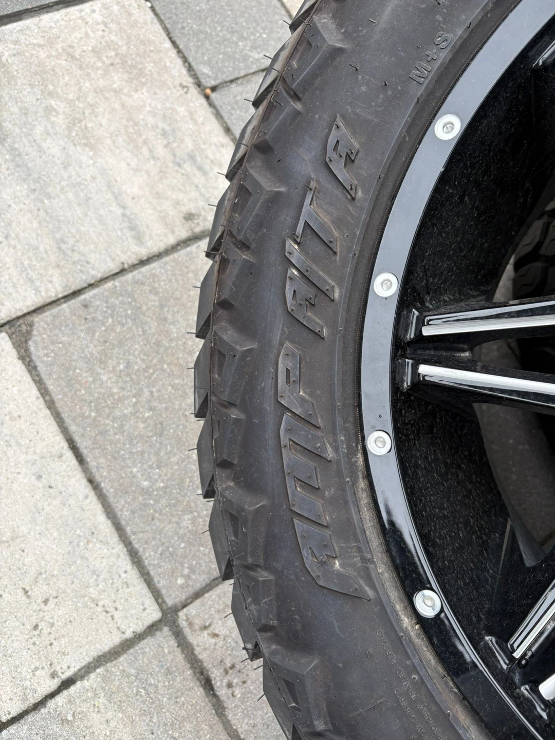 Set of 4 Off-Road Gripper M/T Tires on 20" Wheels - photo 4